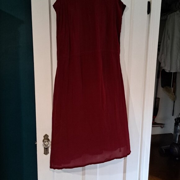 Almost New - Reistor Deep V Neck Gathered Dress Burgundy Large - Picture 3 of 4